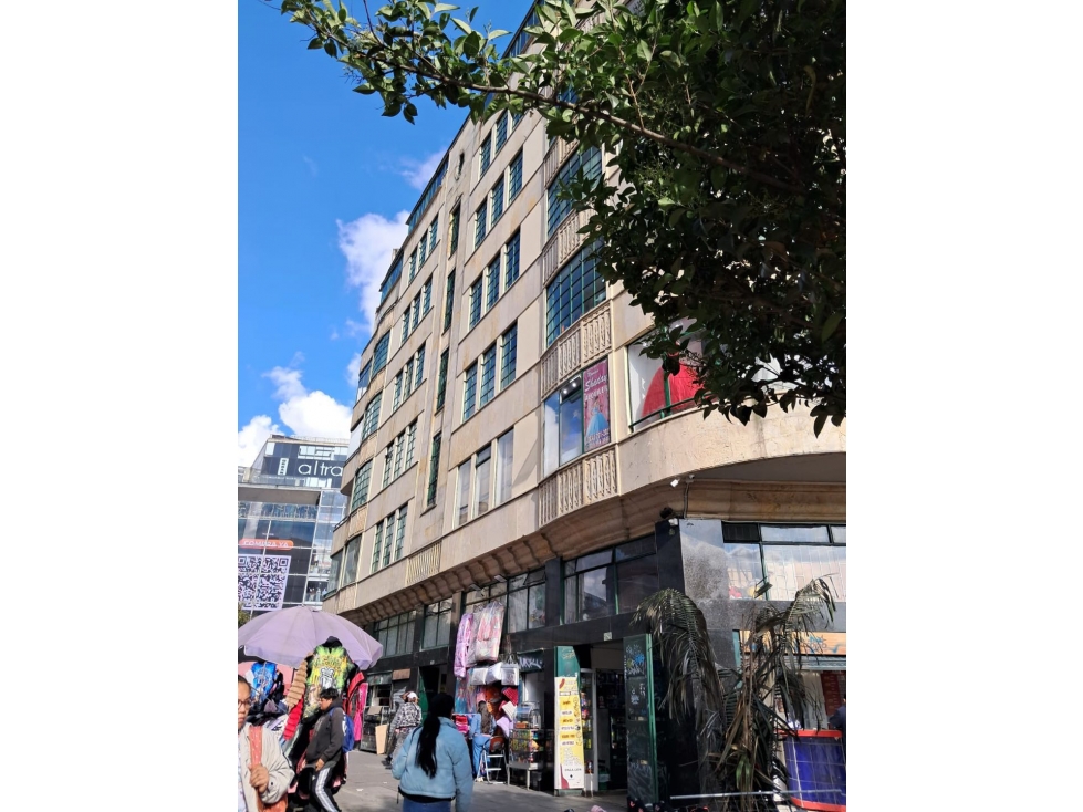 SE VENDE O SE ARRIENDA LOCAL EN CENTRO COMERCIAL SAN VICTORINO.P