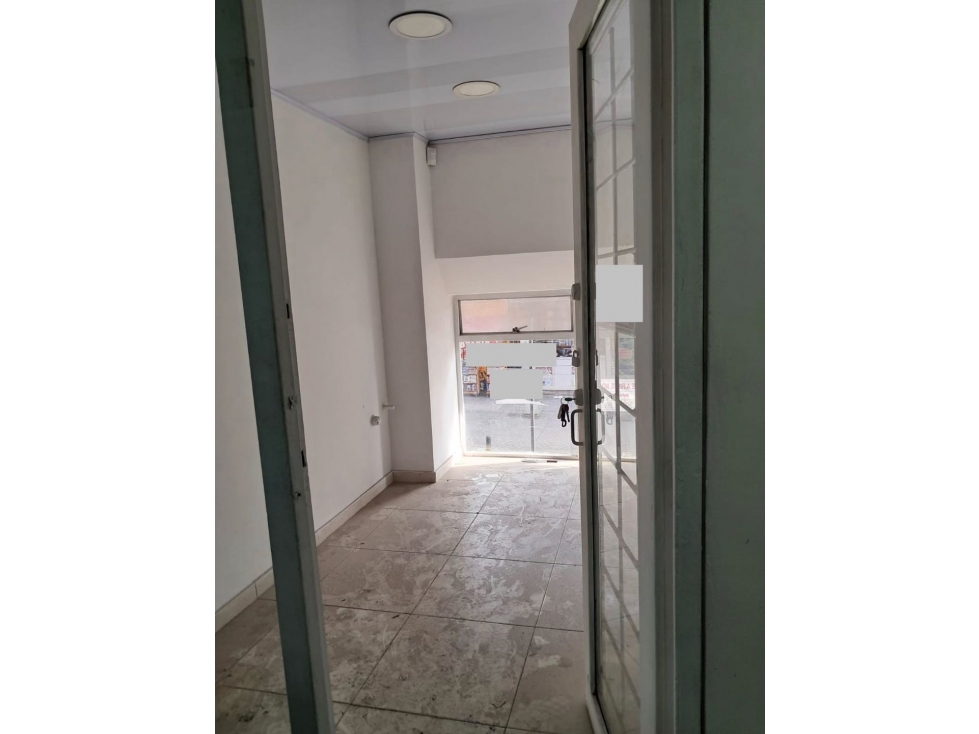 SE VENDE O SE ARRIENDA LOCAL EN CENTRO COMERCIAL SAN VICTORINO.P — foto 4