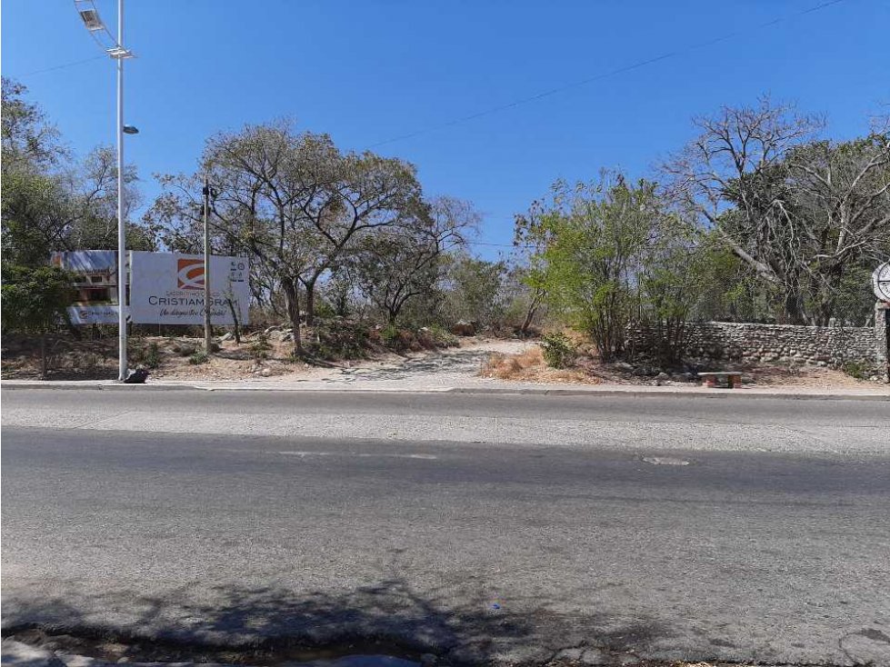 SE VENDE O SE ARRIENDAN LOTES USO COMERCIAL AV HURTADO - 1