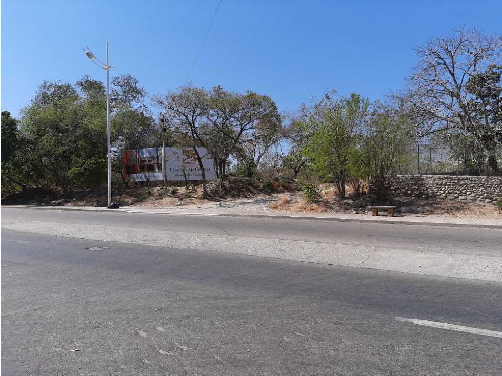 SE VENDE O SE ARRIENDAN LOTES USO COMERCIAL AV HURTADO - 2
