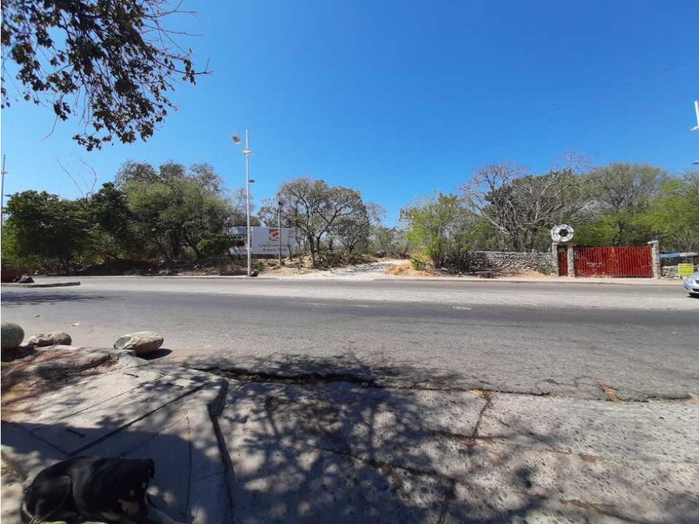 SE VENDE O SE ARRIENDAN LOTES USO COMERCIAL AV HURTADO - 3