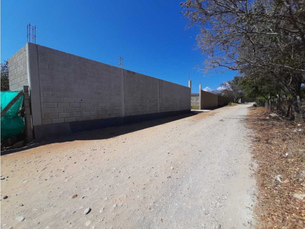 SE VENDE O SE ARRIENDAN LOTES USO COMERCIAL AV HURTADO - 5