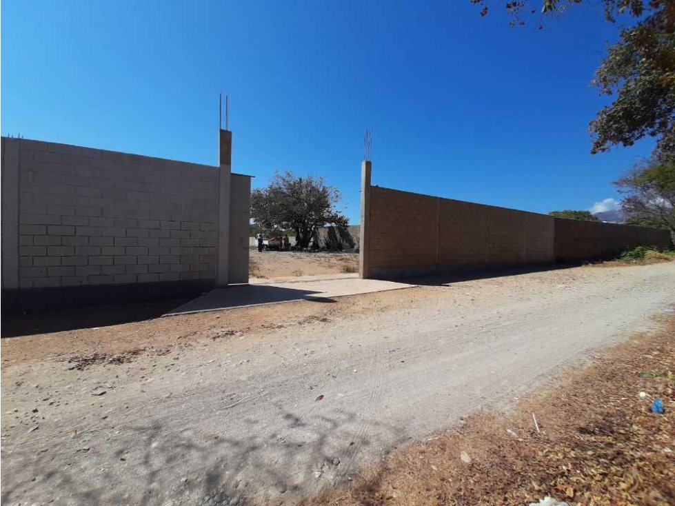 SE VENDE O SE ARRIENDAN LOTES USO COMERCIAL AV HURTADO - 6