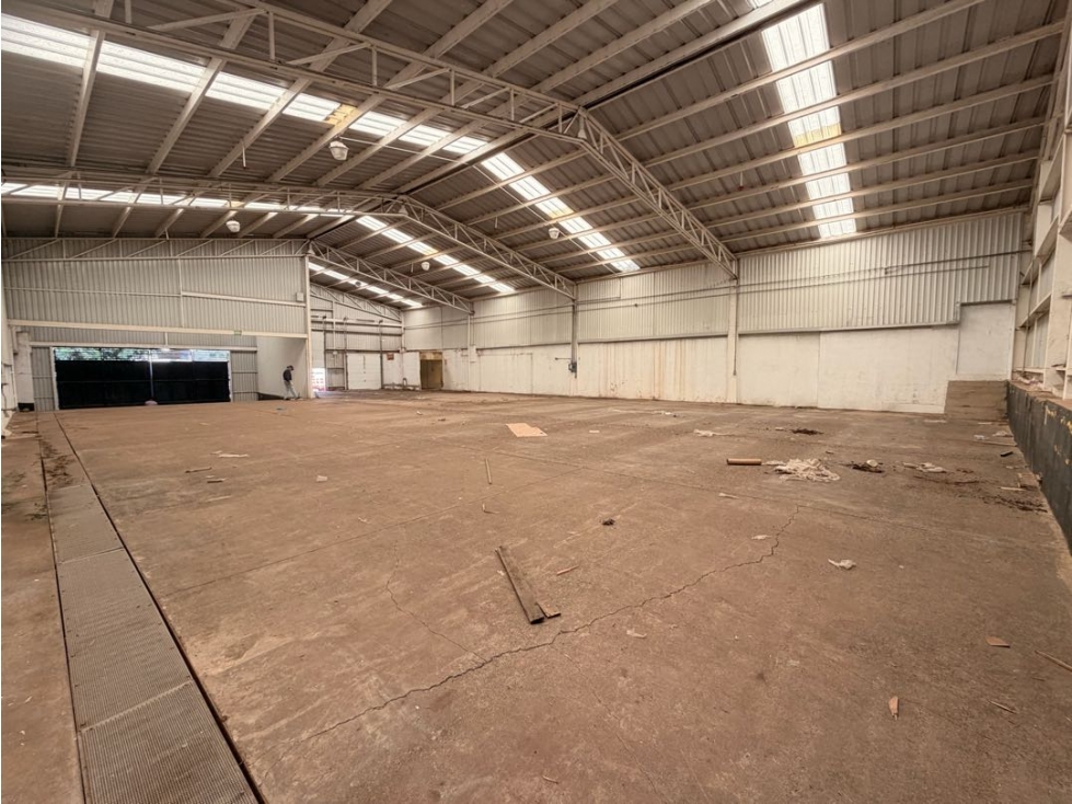 SE VENDE O SE RENTA BODEGA SOBRE CARRETERA EN JACONA, MICHOACÁN - 6