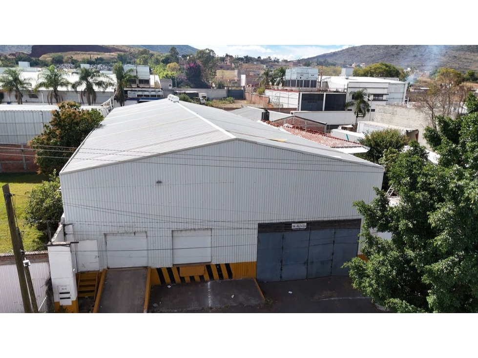 SE VENDE O SE RENTA BODEGA SOBRE CARRETERA EN JACONA, MICHOACÁN - 1