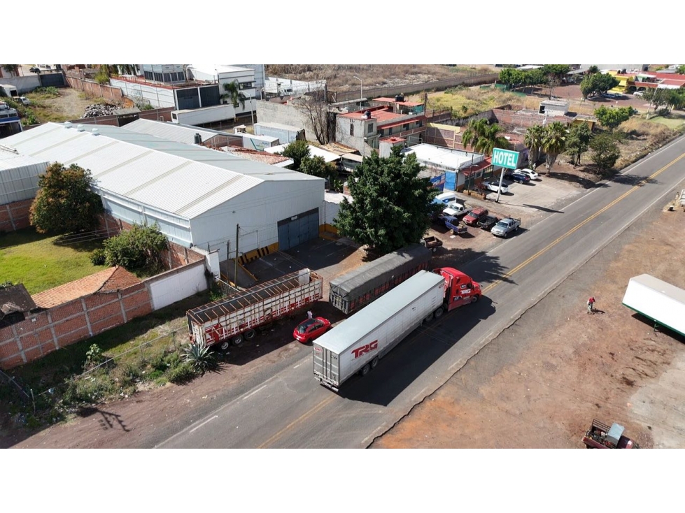 SE VENDE O SE RENTA BODEGA SOBRE CARRETERA EN JACONA, MICHOACÁN - 2