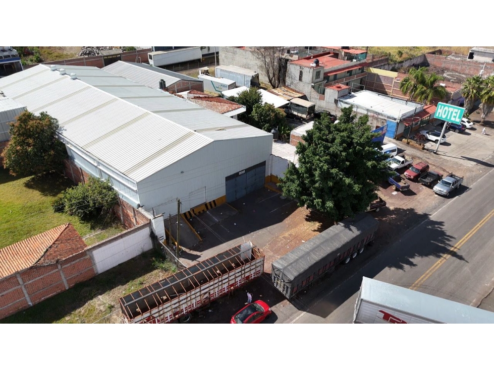 SE VENDE O SE RENTA BODEGA SOBRE CARRETERA EN JACONA, MICHOACÁN - 3