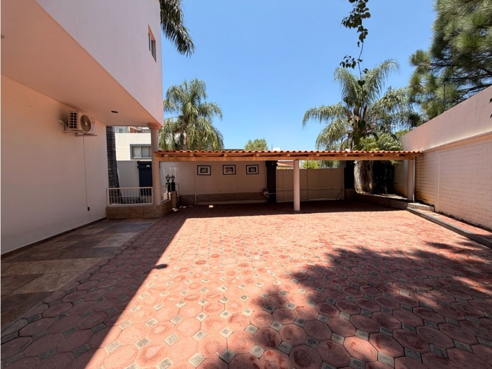 SE VENDE O SE RENTA RESIDENCIA EN JACONA, MICH - 2