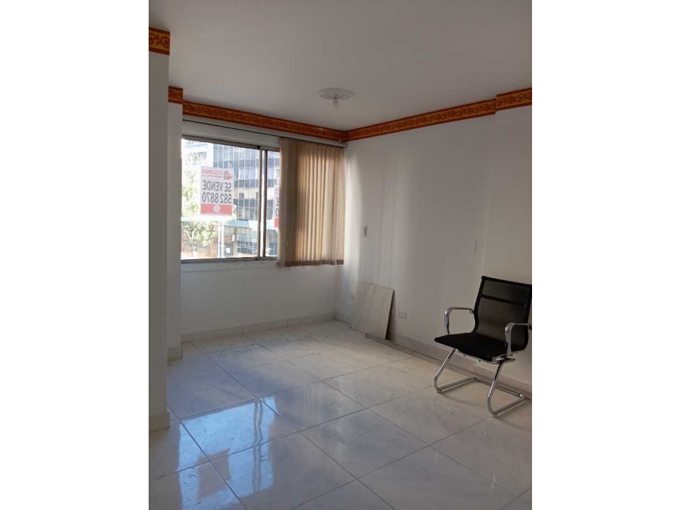 Se vende oficina amplia en el centro, excelente ubicacion — foto 2