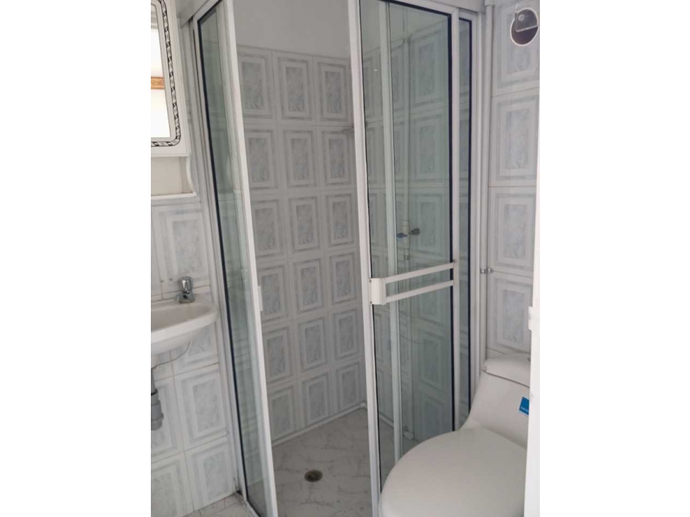 Se vende oficina amplia en el centro, excelente ubicacion — foto 3