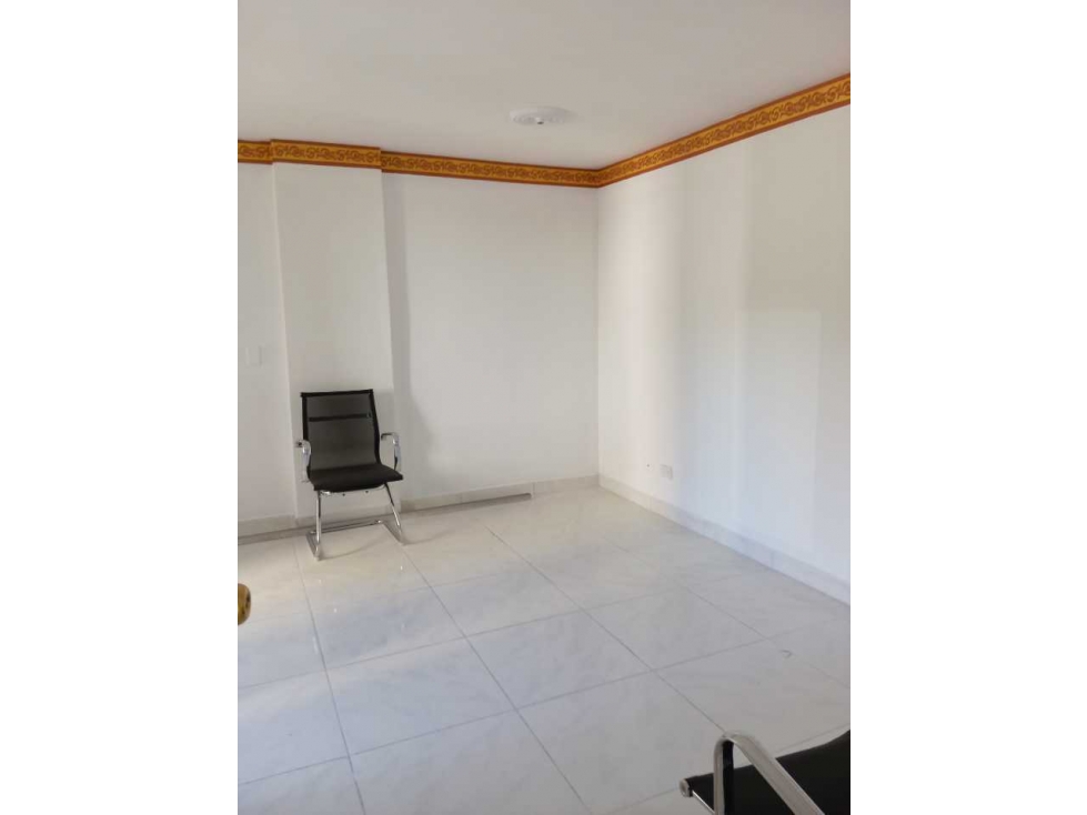 Se vende oficina amplia en el centro, excelente ubicacion — foto 6