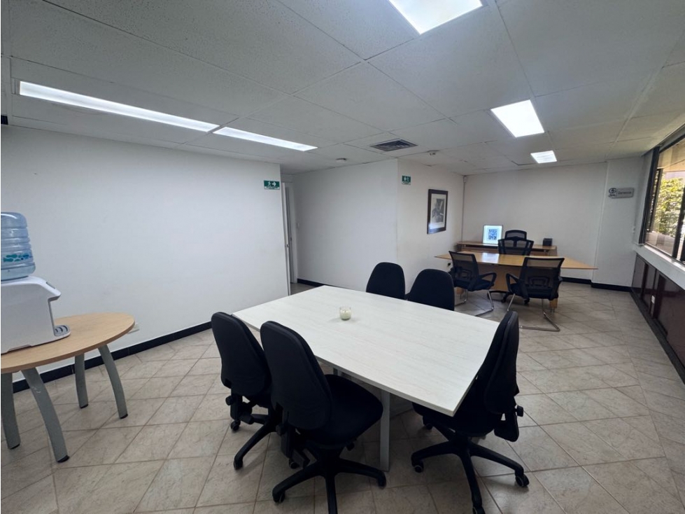 Se vende oficina. Castropol Poblado