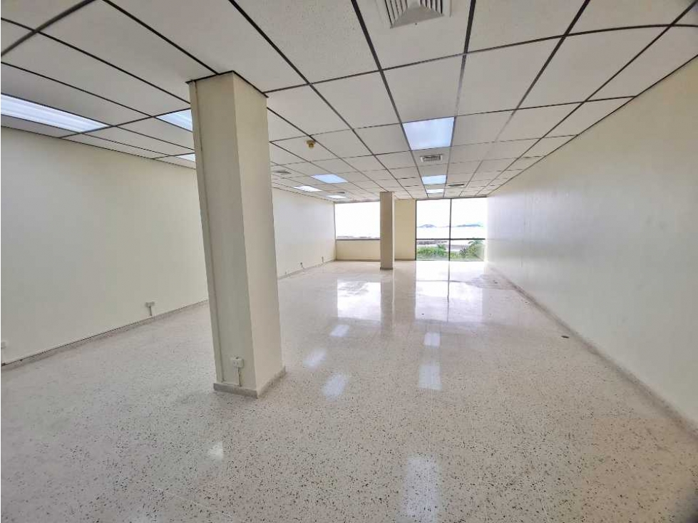 SE VENDE OFICINA CENTRICA BALBOA PLAZA AVENIDA BALBOA VISTA AL MAR — foto 4