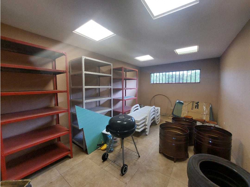Vendo oficina con galera y area de hospedaje La Villa de los Santos. - 4