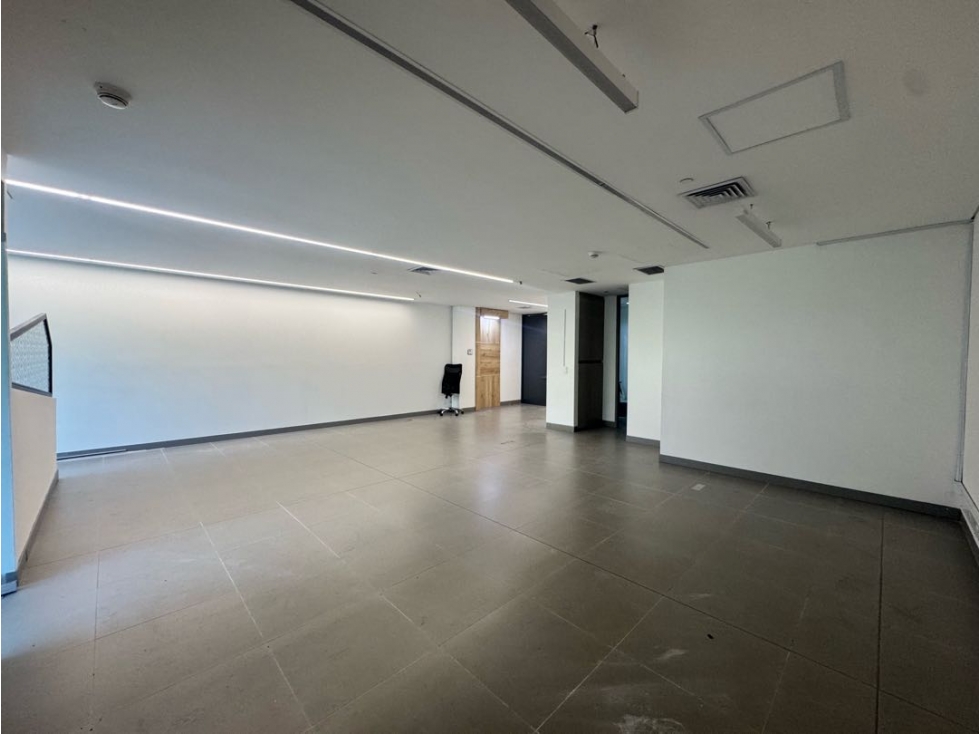 SE VENDE OFICINA EN EL POBLADO