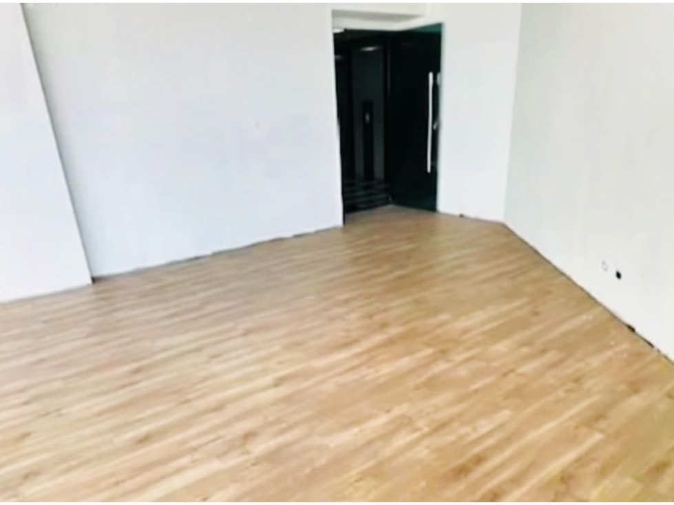 SE VENDE OFICINA EN P.H. F&F TOWER (PH EL TORNILLO) - 5