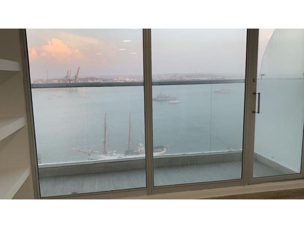 SE VENDE OFICINA EN TORRE EMPRESARIAL GRUPO AREA - 2
