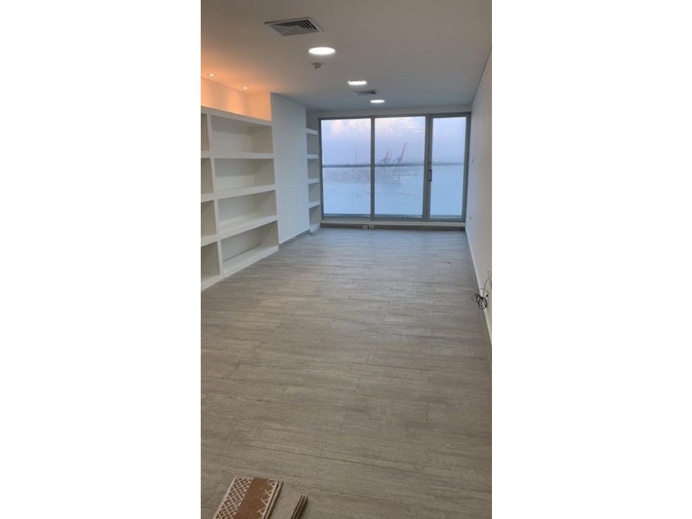 SE VENDE OFICINA EN TORRE EMPRESARIAL GRUPO AREA - 4
