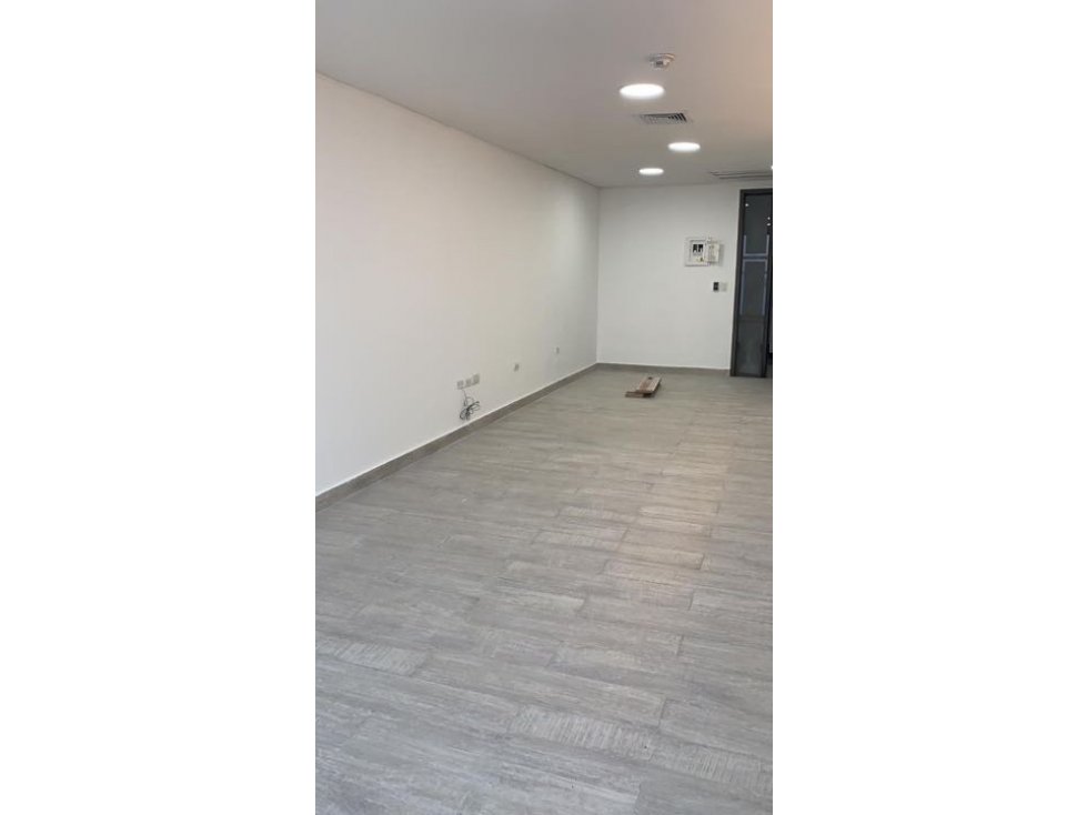 SE VENDE OFICINA EN TORRE EMPRESARIAL GRUPO AREA - 5