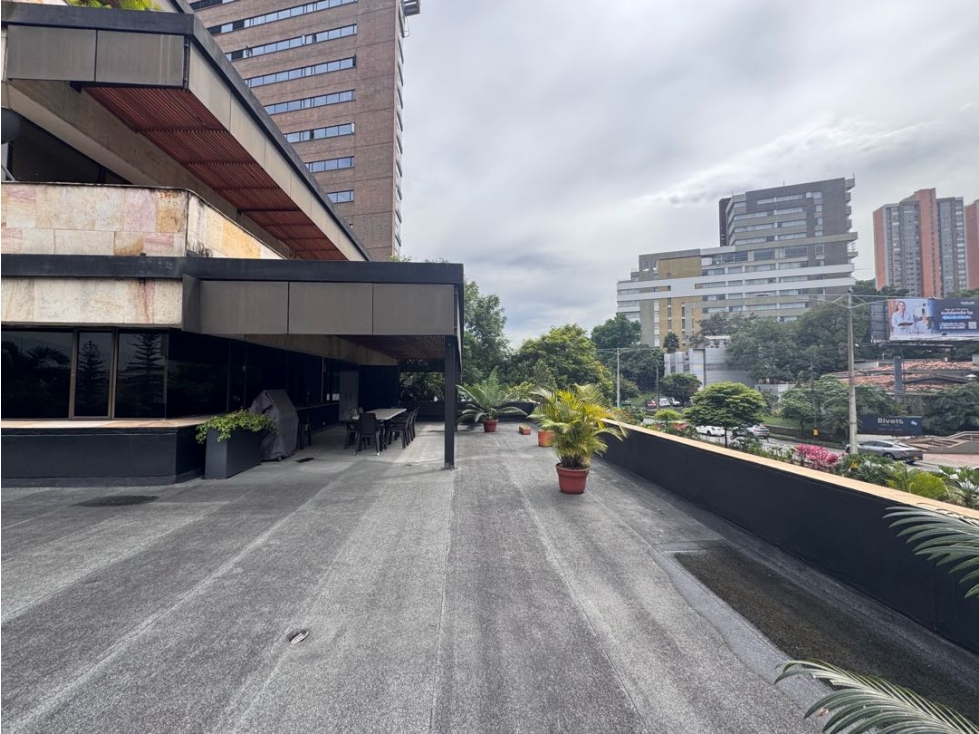 SE VENDE OFICINA POBLADO CON TERRAZA CASTROPOL — foto 2