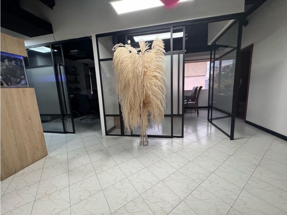 SE VENDE OFICINA POBLADO CON TERRAZA CASTROPOL — foto 3