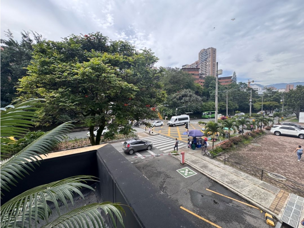 SE VENDE OFICINA POBLADO CON TERRAZA CASTROPOL — foto 6