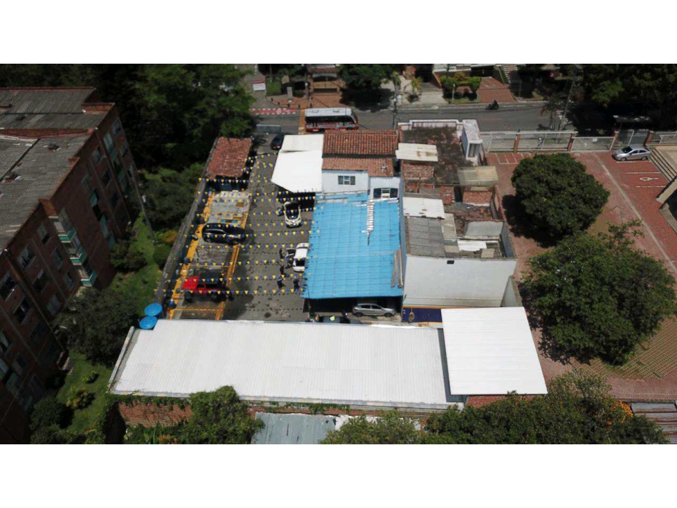 Se vende parqueadero con serviteca en medellin los colores — foto 2