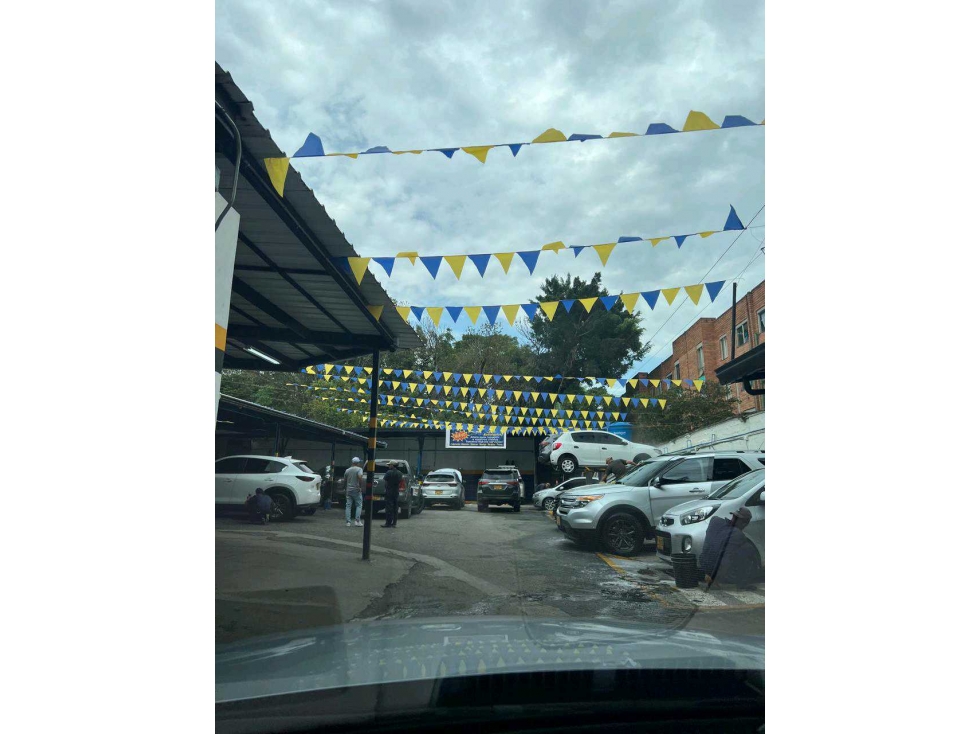 Se vende parqueadero con serviteca en medellin los colores — foto 4