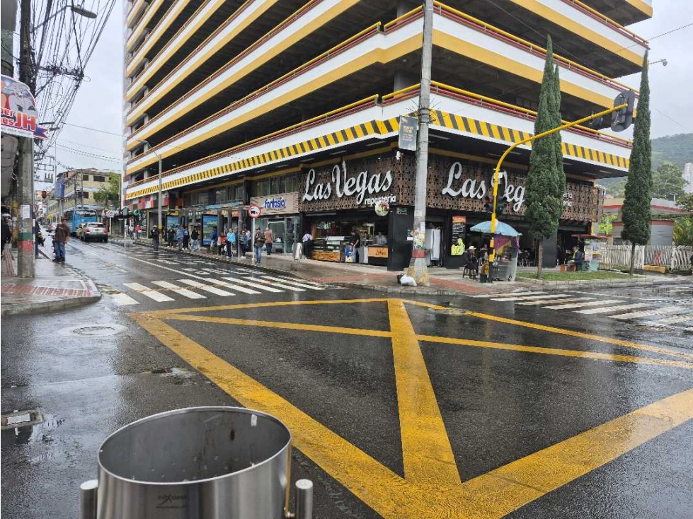 Se vende parqueadero y 7 locales comerciales en itagui antioquia