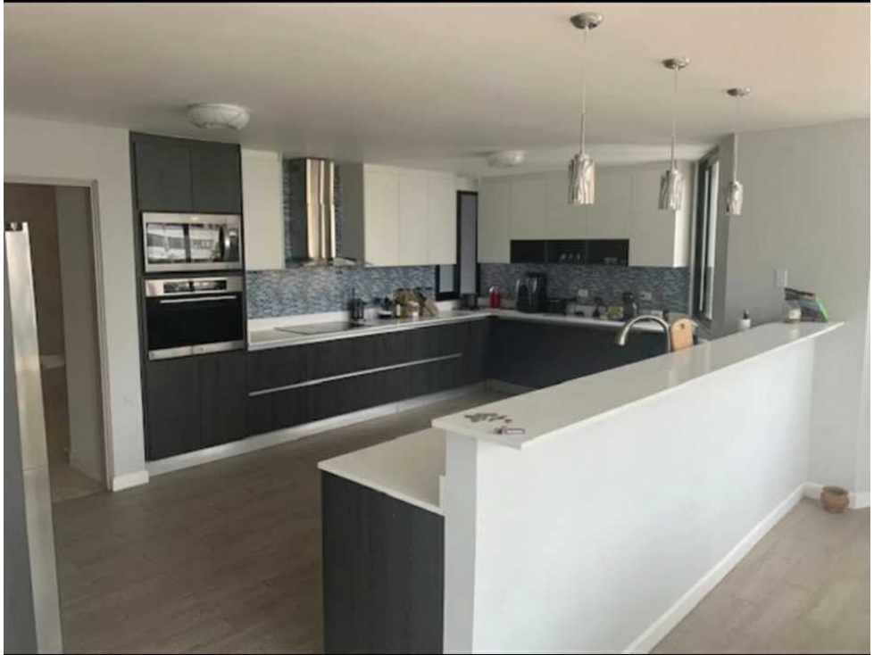 SE VENDE PENTHOUSE 390 MT COMOLETANENTE REMODELADO 3RE 3 BAÑOS +BE