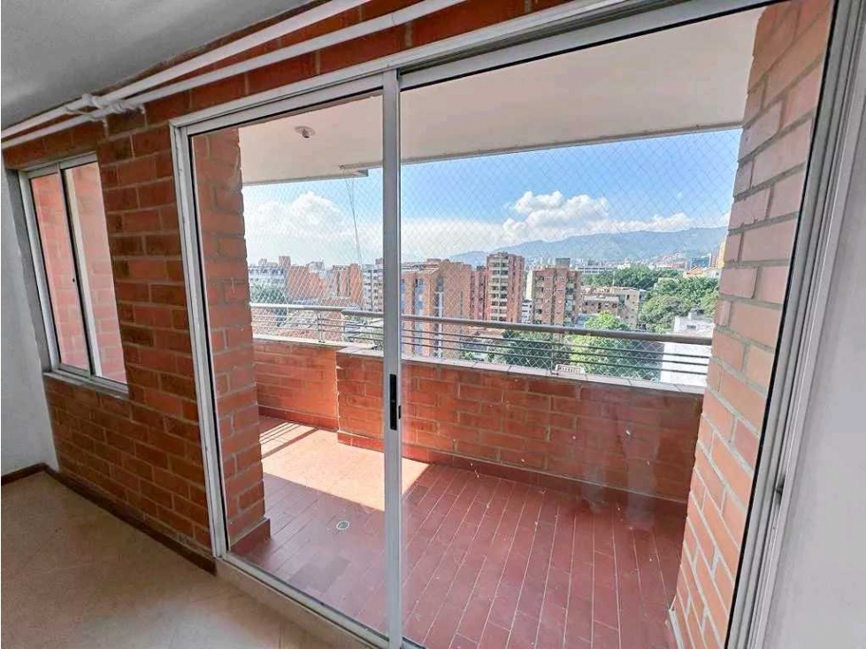 Se Vende Penthouse En Laureles, San Joaquin