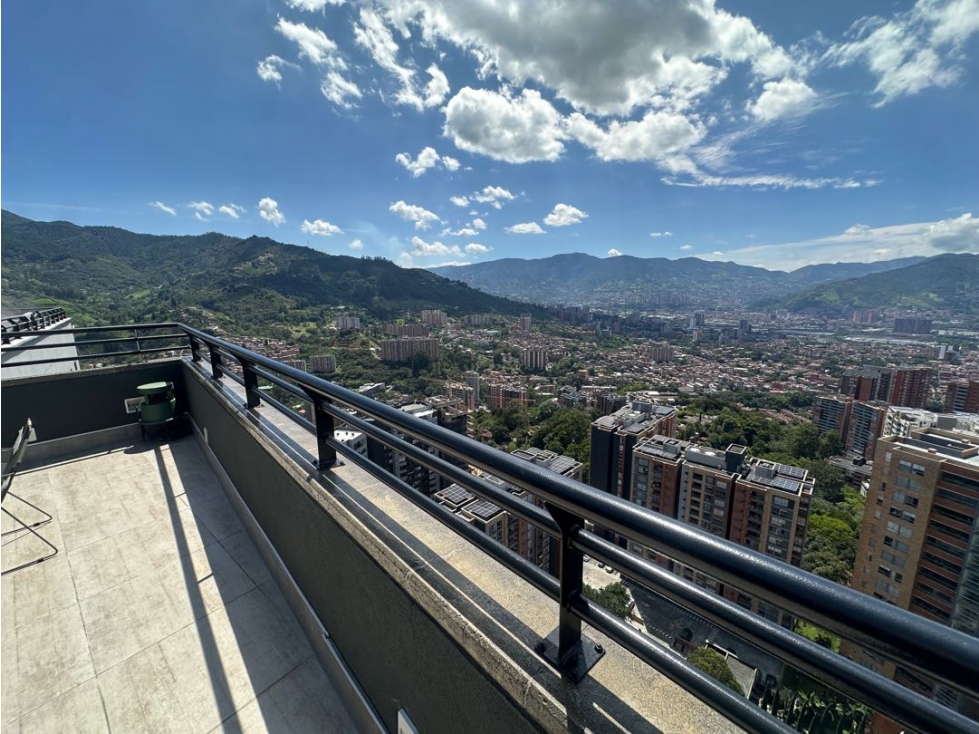 Se vende penthouse en envigado sector loma de las brujas