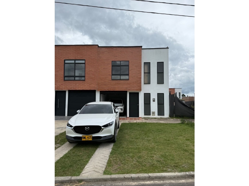 SE VENDE PERMUTA CASA EN LA CEJA UNIDAD ABIERTA SANTA MARÍA DEL TAMBO