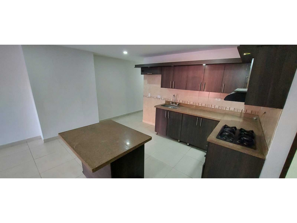 SE VENDE PRIMER PISO BELLO BARRIO EL OBRERO 2 PARQUEADEROS 120 MTS — foto 3