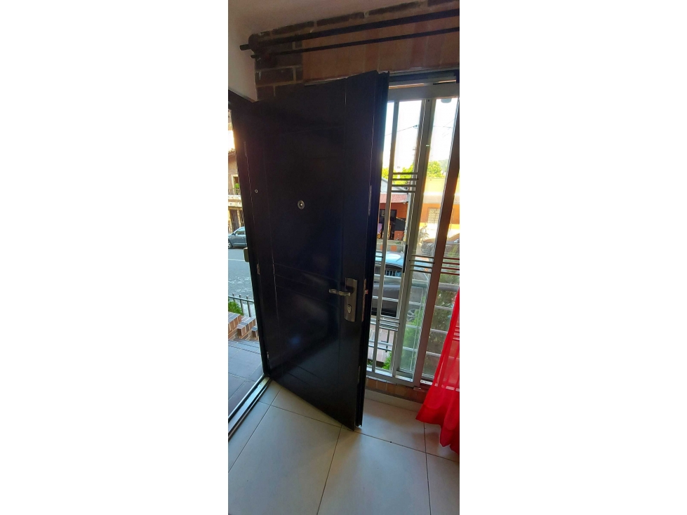 SE VENDE PRIMER PISO BELLO BARRIO EL OBRERO 2 PARQUEADEROS 120 MTS — foto 4
