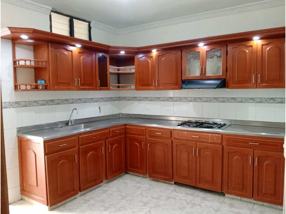 SE VENDE HERMOSA CASA CON GARAJE 230 MTS BELLO — foto 2
