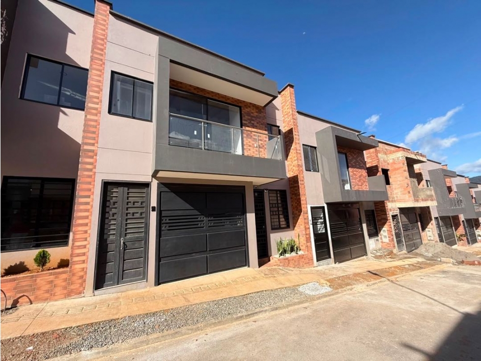 Se vende primer piso dúplex en Cattleya