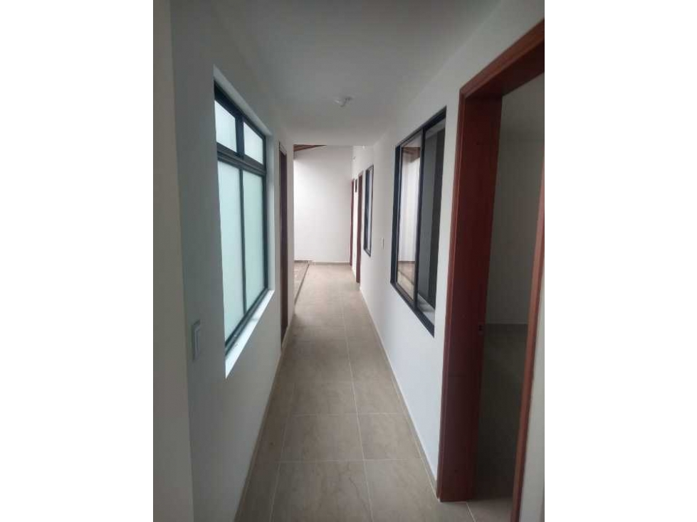 SE VENDE PRIMER PISO EN BELLO CERCA AL PARQUE DE 232 METROS 420 MILLON - 1