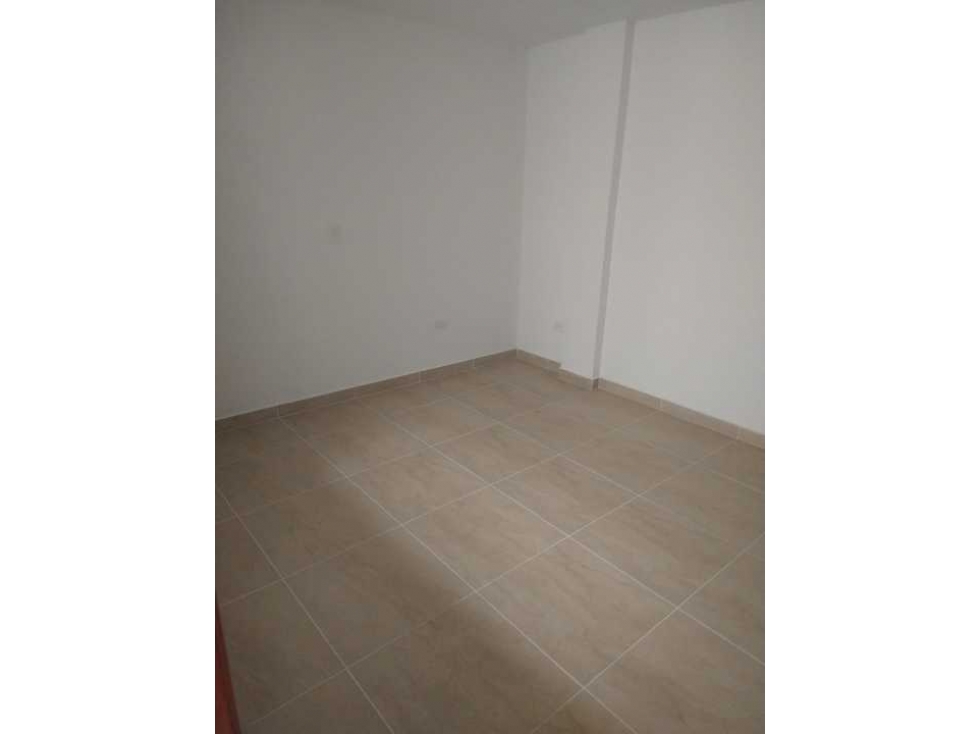 SE VENDE PRIMER PISO EN BELLO CERCA AL PARQUE DE 232 METROS 420 MILLON - 2