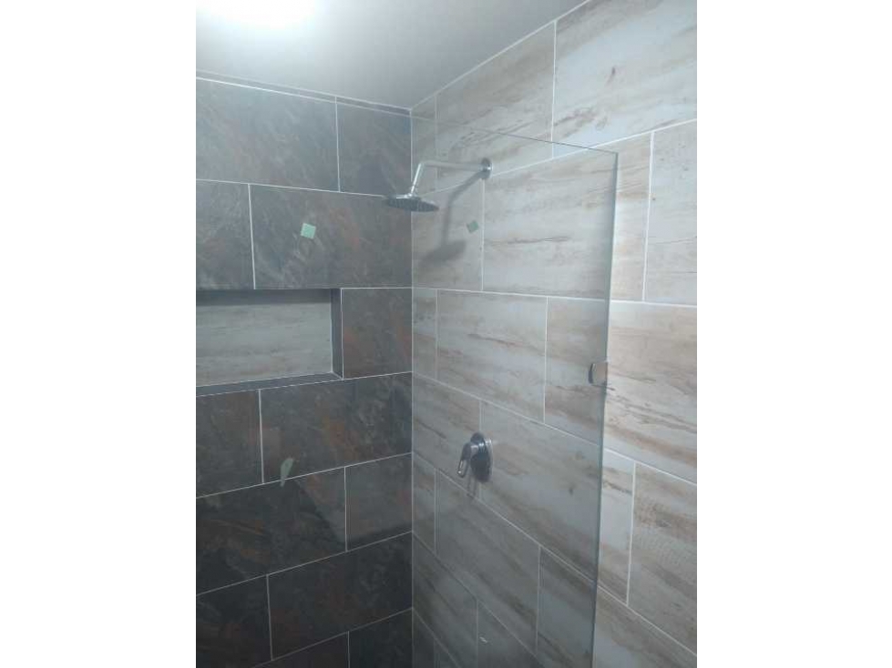 SE VENDE PRIMER PISO EN BELLO CERCA AL PARQUE DE 232 METROS 420 MILLON - 3