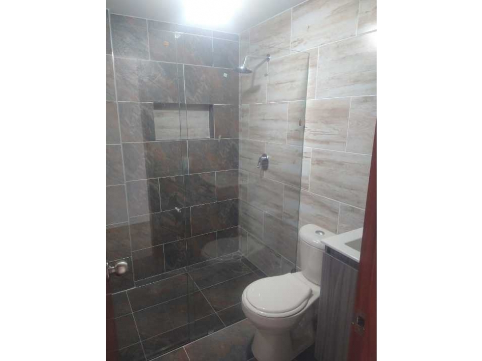SE VENDE PRIMER PISO EN BELLO CERCA AL PARQUE DE 232 METROS 420 MILLON - 6