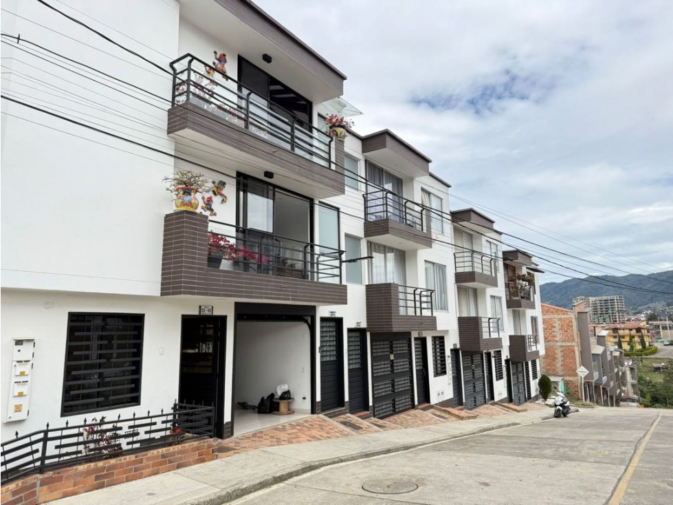 Se vende primer piso esquinero en San Miguel