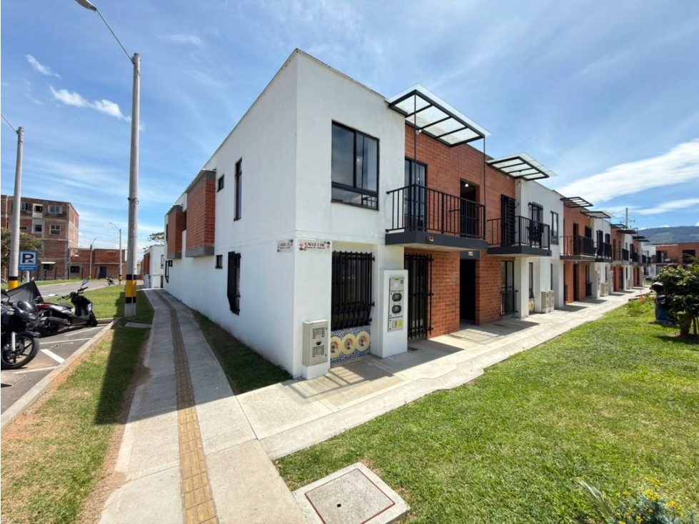 Se vende primer piso esquinero en Carmen Colonial