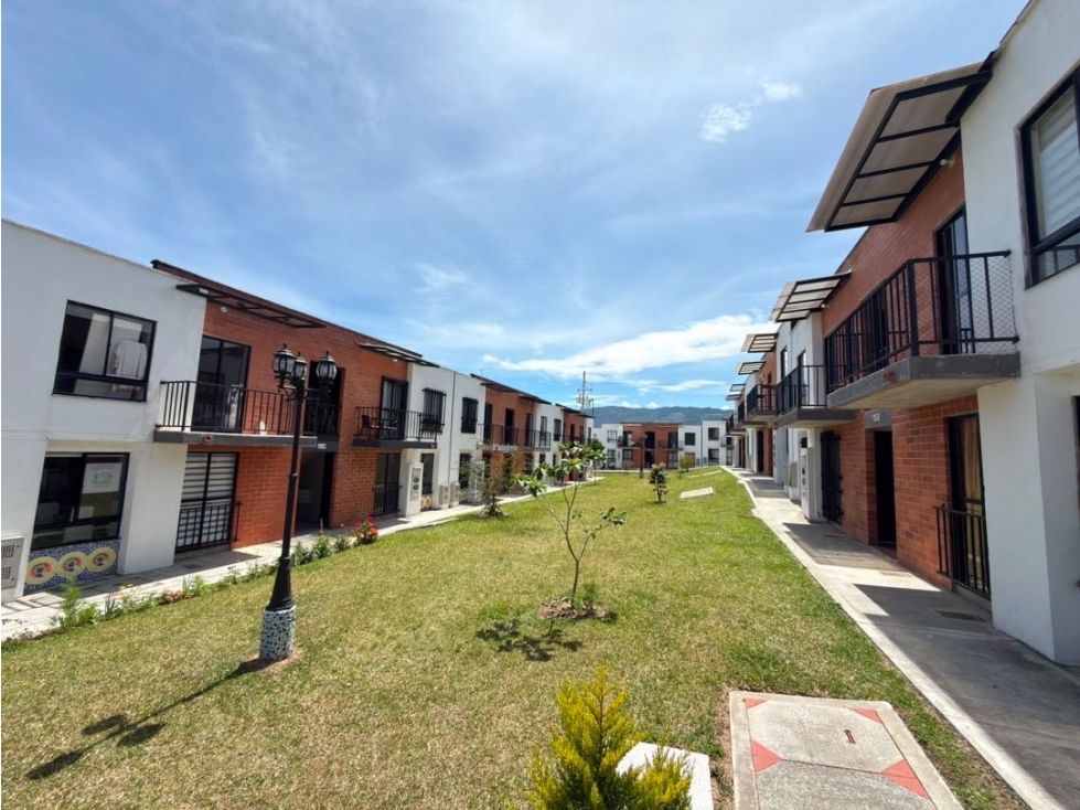Se vende primer piso esquinero en Carmen Colonial — foto 2