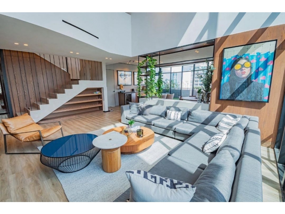 SE VENDE REMODELADO PH TORRE DEL PARQUE