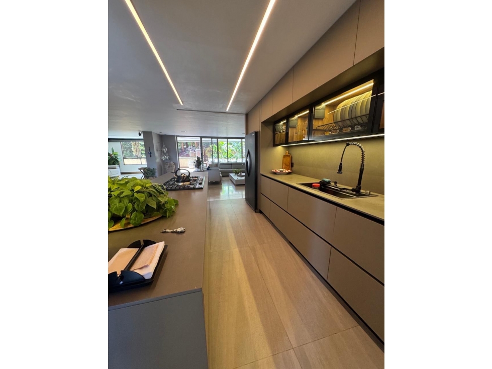 Se vende / renta amoblado espectacular apartamento el Poblado Tesoro — foto 6