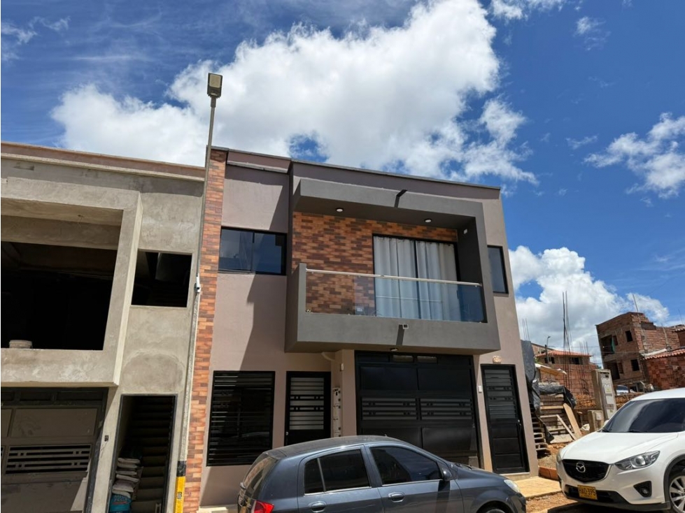 Se vende segundo piso con mansarda en Cattleya, El Carmen de Viboral