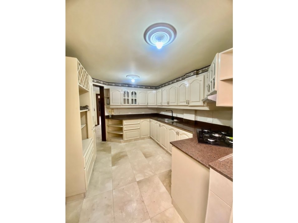 SE VENDE SÚPER CASA EN ENVIGADO, LOMA DEL ESCOBERO CERCA A CITY PLAZA — foto 3