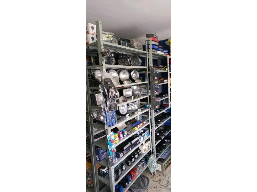 SE VENDE TALLER Y ALMACEN DE REPUESTOS PARA MOTOS - 3