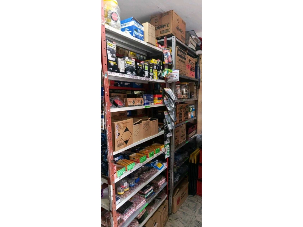 SE VENDE TALLER Y ALMACEN DE REPUESTOS PARA MOTOS - 4